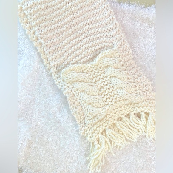 Handmade Hand Crafted Oversized Knit Pocket Scarf Shawl cream - Picture 3 of 4